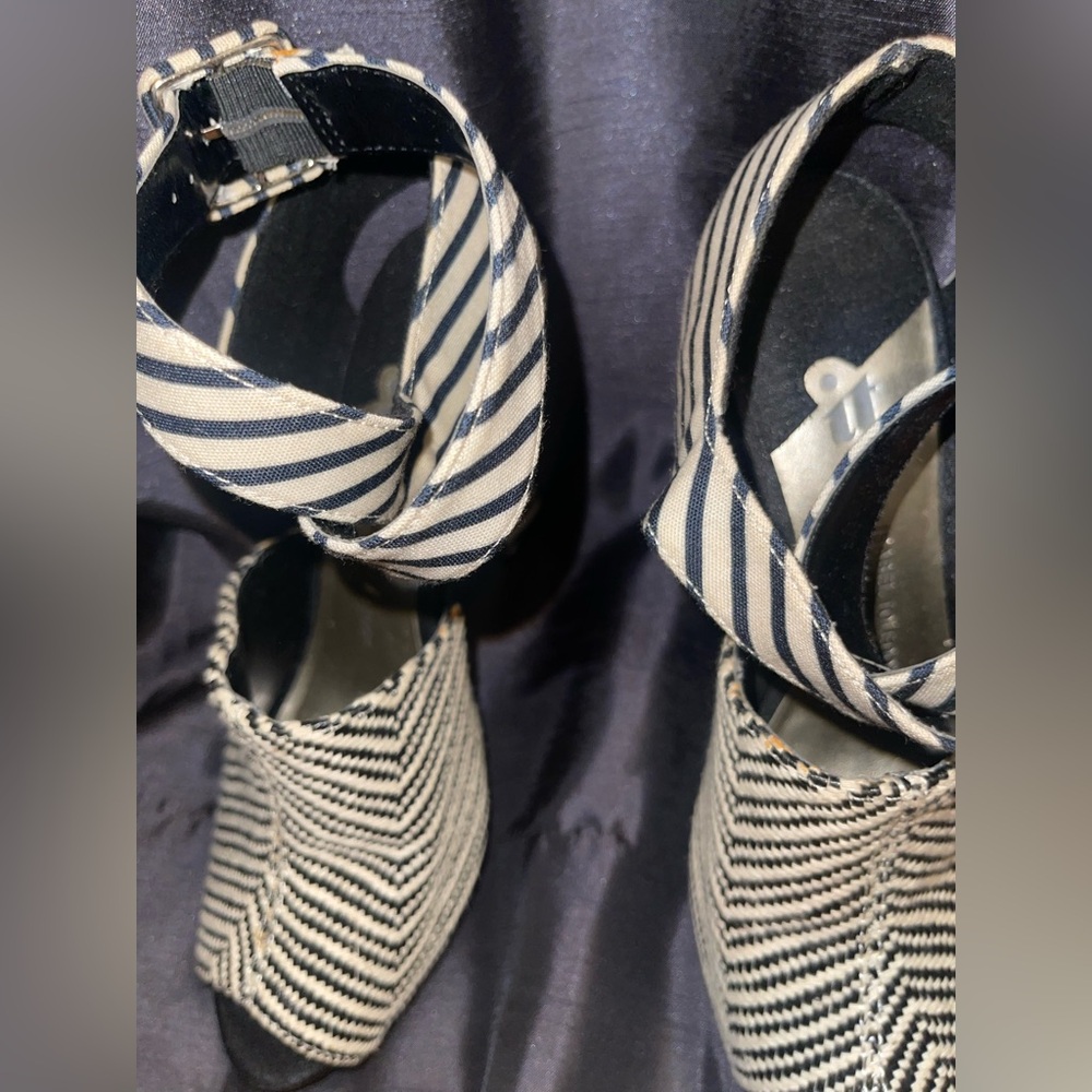 Isabel Toledo Striped Women's Heels. NWOT